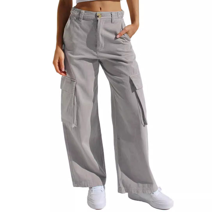 Women's cargo pants with practical side pockets and a casual cut Lune London