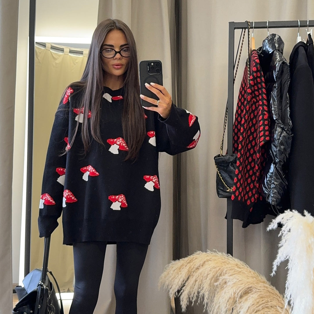 Women's sweater with a creative mushroom design and a casual fit Lune London