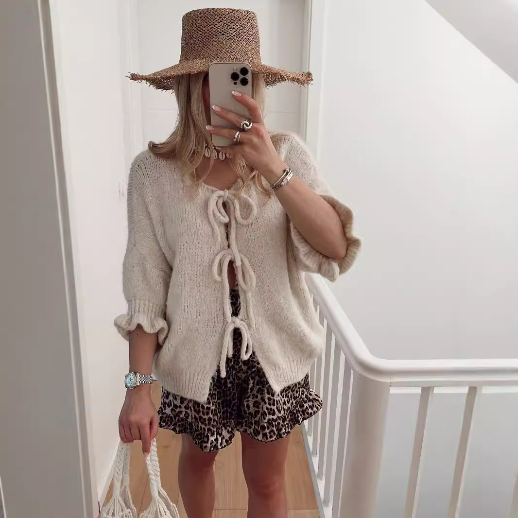 Casual cardigan for women with playful lace details and short sleeves Lune London