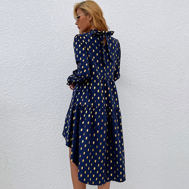 Robe à volants pour femmes avec accents dorés et col haut Chic & Stil
