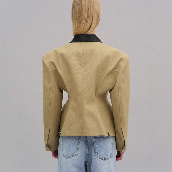 Trendy women's short jacket with contrasting collar Lune London