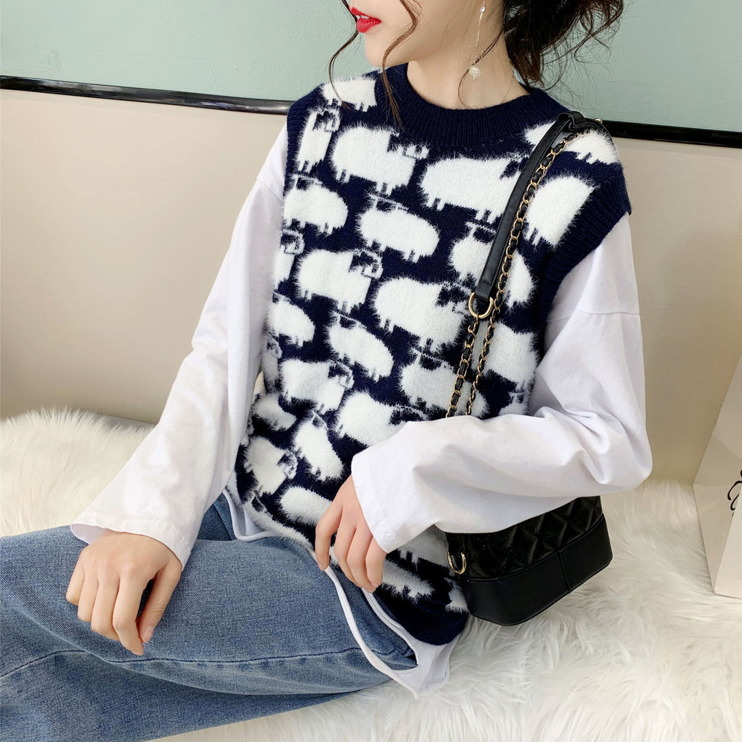 Knitted sweater for women with playful animal pattern and casual cut Lune London