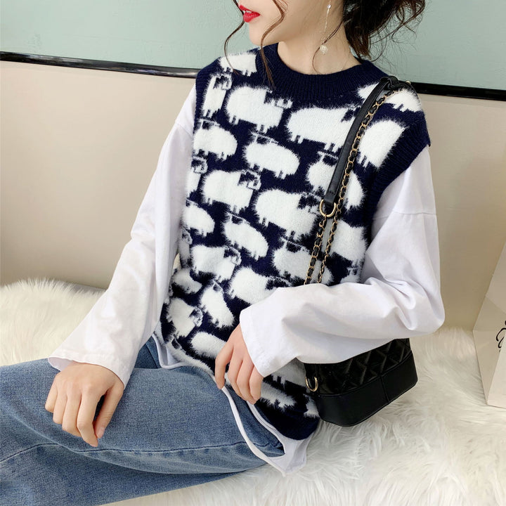 Knitted sweater for women with playful animal pattern and casual cut Lune London