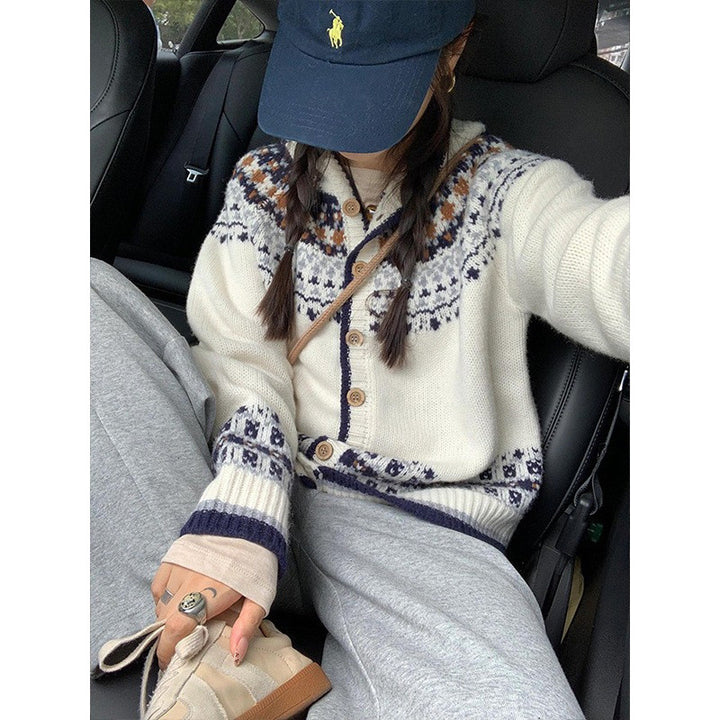 Cardigan pour femmes avec des motifs norvégiens traditionnels et fermeture à boutons Chic & Stil