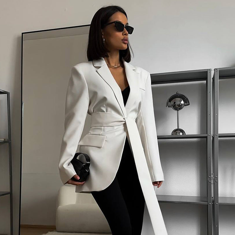 Women elegant blazer with belt at the waist Lune London