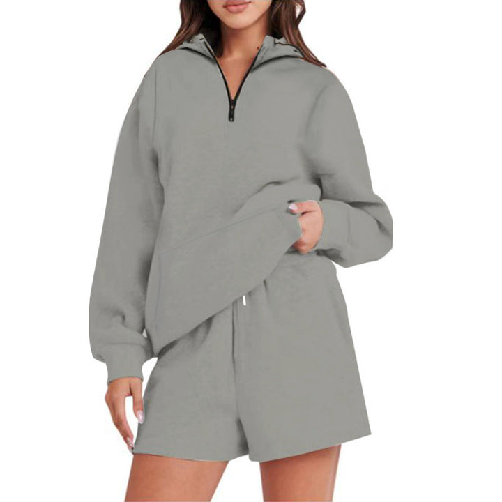 Casual hoodie for women with short zipper and practical pockets Lune London