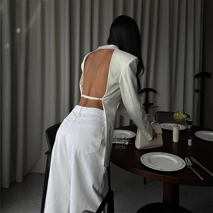 Women Elegant Blazer with Modern Cut and Practical Pockets Lune London