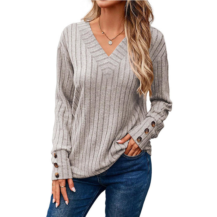 Casual women's V-neck sweater with textured ribbing design and elegant button details Lune London