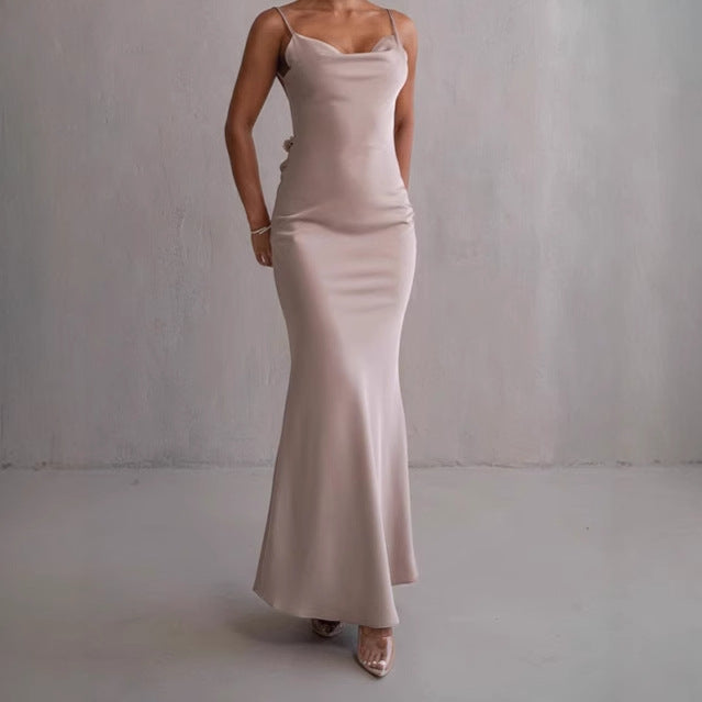 Ladies Elegant and fitted Maxi dress with pronounced neckline and floral appliqués Lune London