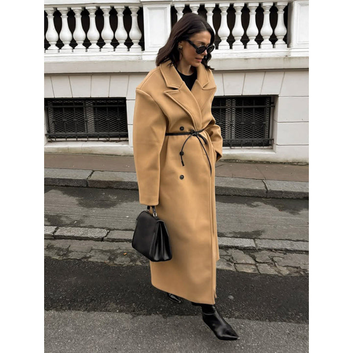 Elegant women's wool coat with a modern retro design Lune London