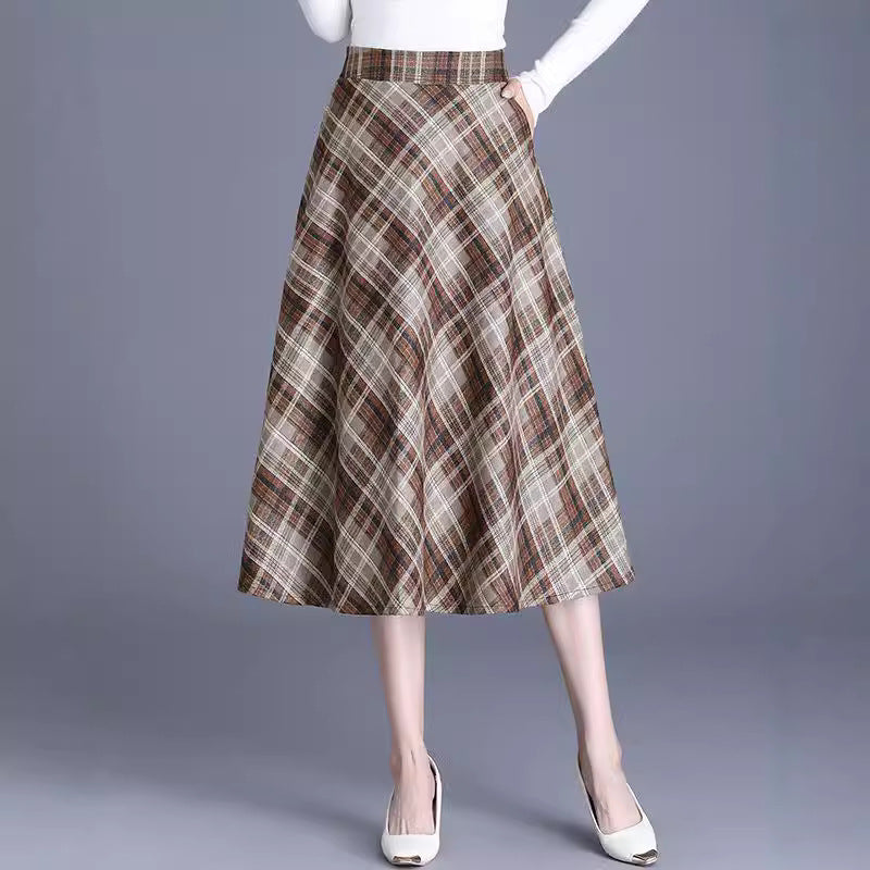 Plaid midi skirt for women in soft fabric and flowy cut Lune London