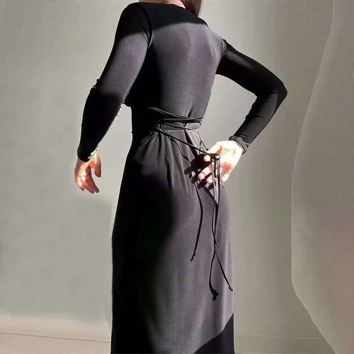 Elegant midi dress for women with deep V-neckline and long sleeves Chic & Stil