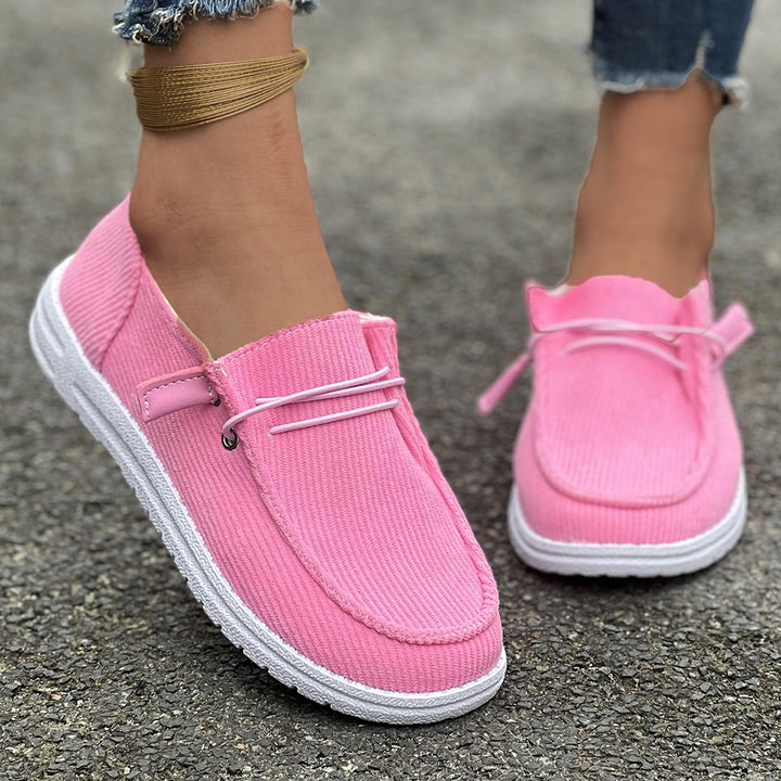 Casual slip-on sneakers for women with non-slip sole and breathable upper Lune London