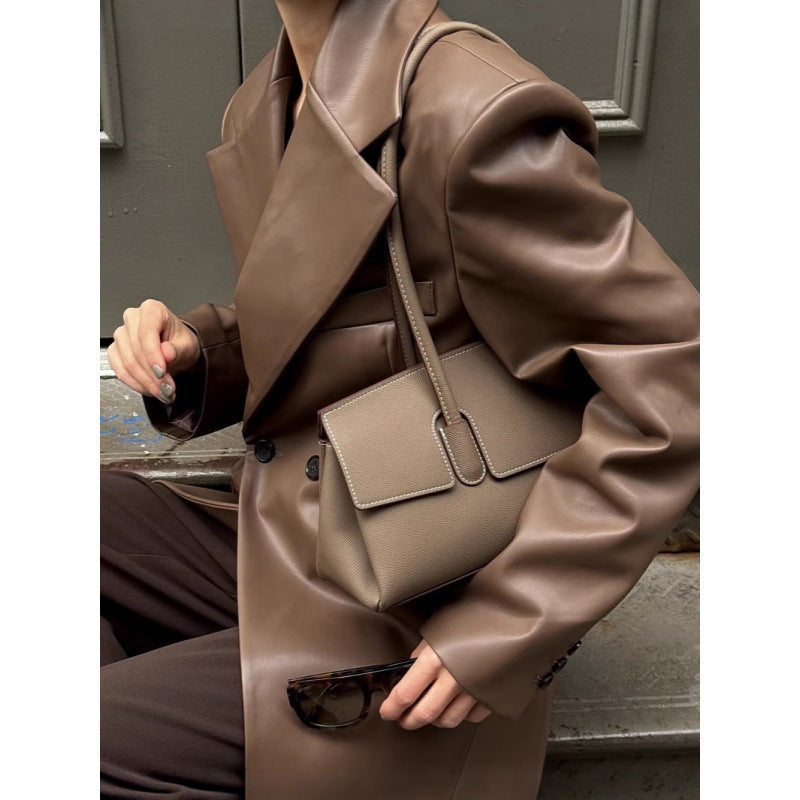 Oversized blazer for women in high-quality faux leather with double button closure Lune London