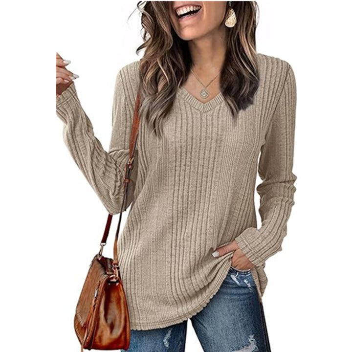 Fashionable women's V-neck sweater with ribbed structure Lune London