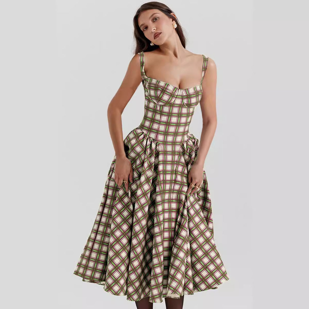Casual midi dress for women with a checkered design and deep neckline Chic & Stil