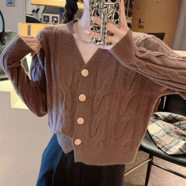 Cardigan tricot épais pour femmes avec patte de boutonnage décorative et matériau doux Chic & Stil