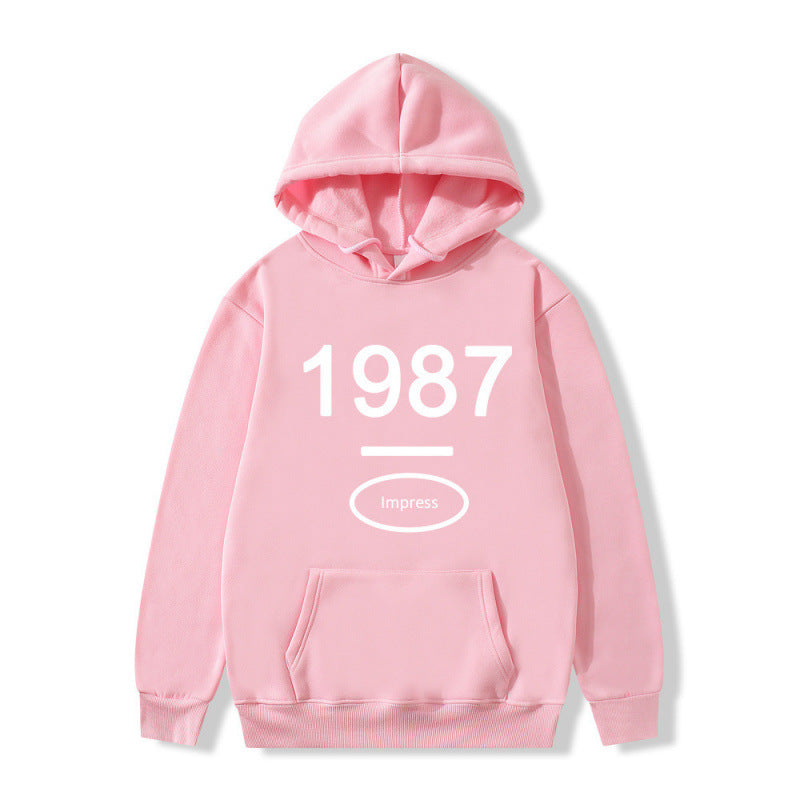 Women's hooded sweatshirt with practical kangaroo pocket design Lune London