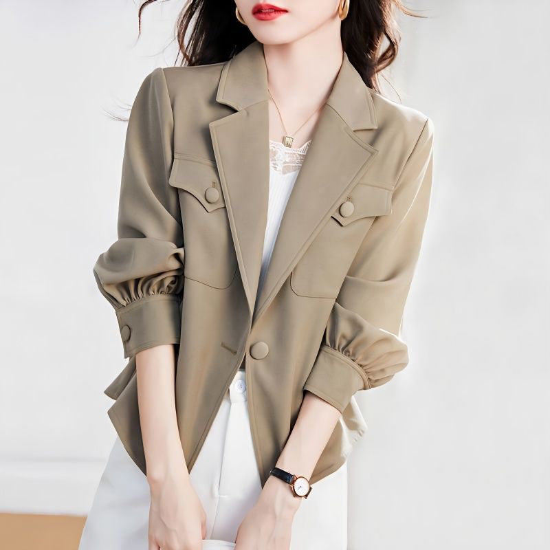 Blazer élégant pour dames avec des manches bouffantes structurées Chic & Stil