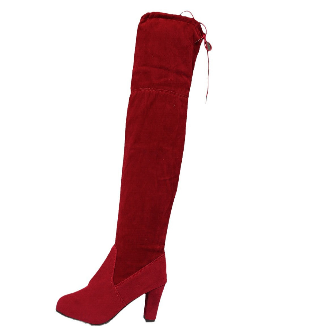 Over-the-knee boots for women with a modern design and an elegant block heel Lune London