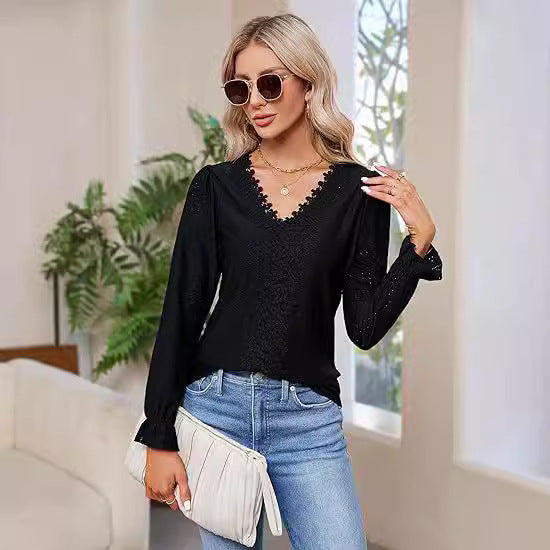 Ladies elegant blouse with floral design and V-neck Lune London
