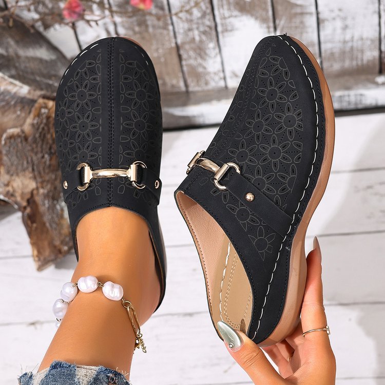 Comfortable clogs for women with floral application Lune London