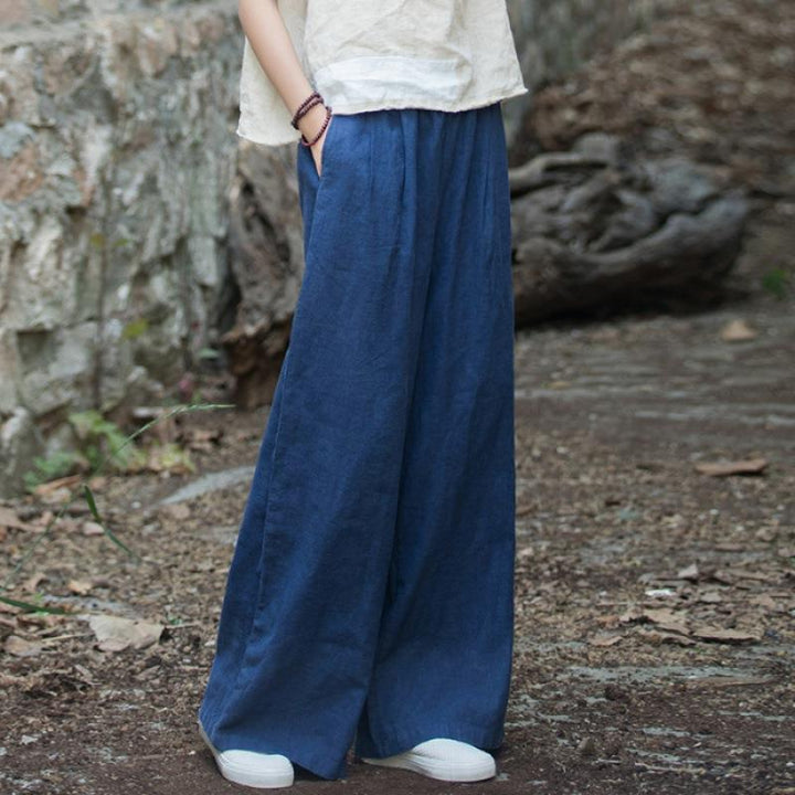 Linen trousers for women in loose fit with elastic waistband and practical pockets Lune London