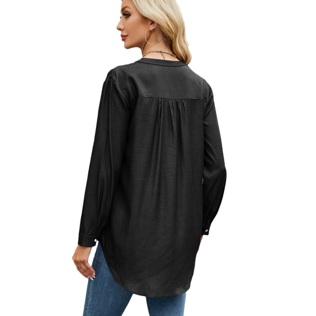 Women's blouse with V-neck and button closure Lune London