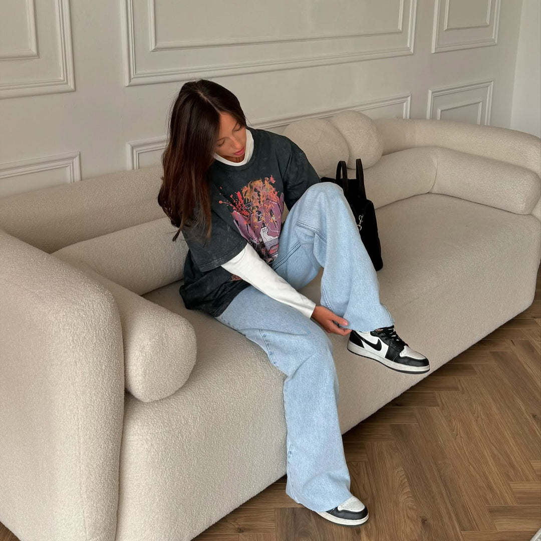 Comfortable oversized T-shirt for women with a relaxed fit and a unique finish Lune London