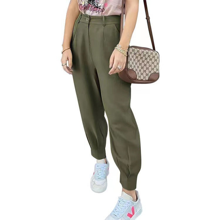 Elegant and fashionable high-waisted pants for women with pleats and side pockets Lune London
