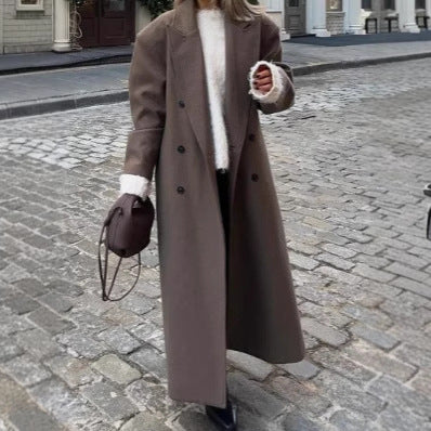 Oversized trench coat for women with double-breasted buttons and classic lapel Lune London