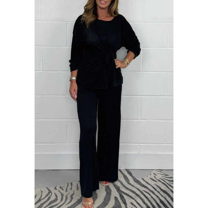 Elegant set for women in a fluid and soft material with a fitted top and loose pants Lune London