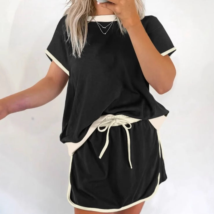 Women’s sporty lounge set with relaxed fit and contrasting details Lune London