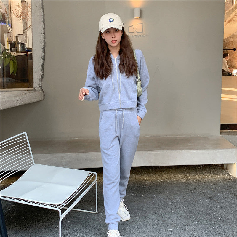Ladies sporty complete set with casual hooded jacket and comfortable jogging pants Chic & Stil