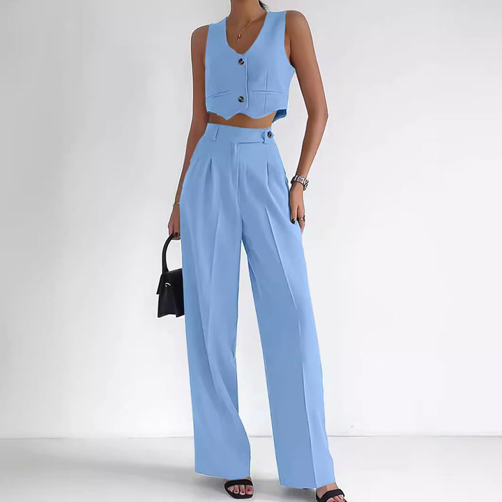 Women's trendy two-piece set with mid-calf pants and modern crop top Lune London