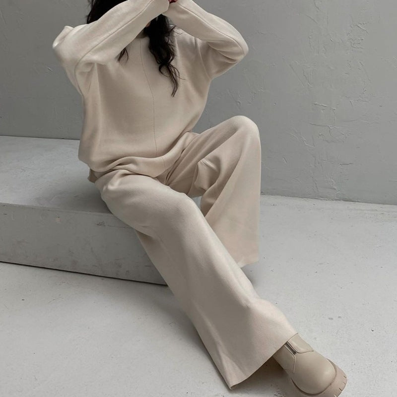 Casual knitted set for women with a loose fit and a high collar Lune London