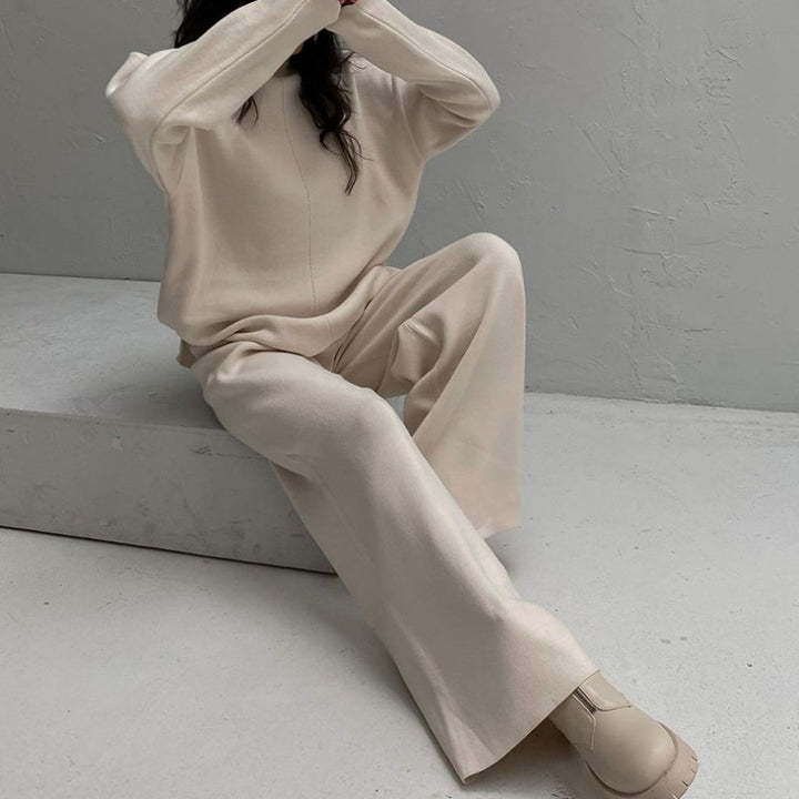 Casual knitted set for women with a loose fit and a high collar Lune London