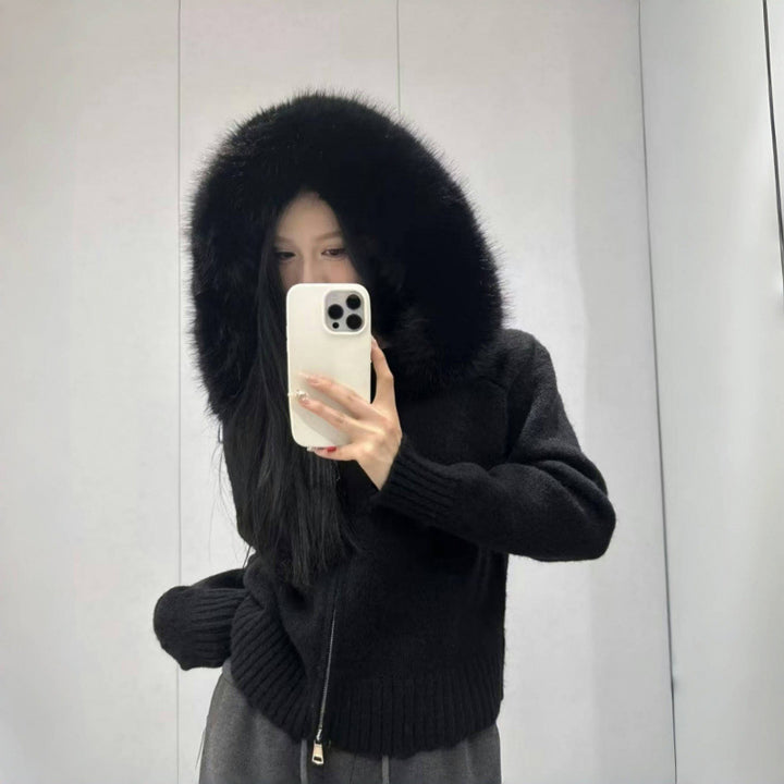Haut à capuche pour femmes avec un col en fourrure luxueux et des poches pratiques Chic & Stil