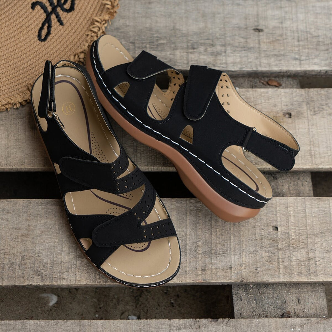 Strappy sandals for women with adjustable closure and ergonomic sole Lune London
