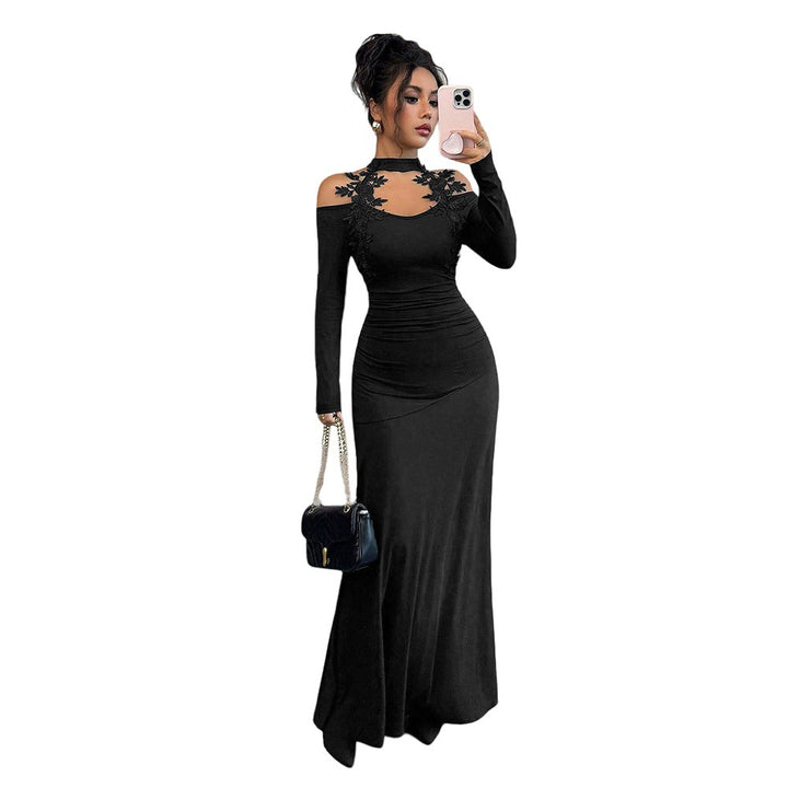 Robe de soirée ajustée pour femmes avec design à manches dénudées et accents floraux Chic & Stil