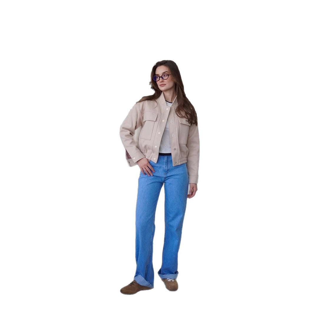 Trendy short jacket for ladies with practical pockets and cool collar Lune London