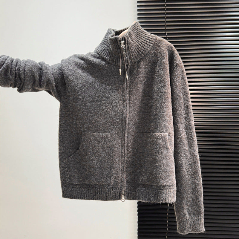 Cardigan thermique pour femmes avec col haut et deux poches pratiques.