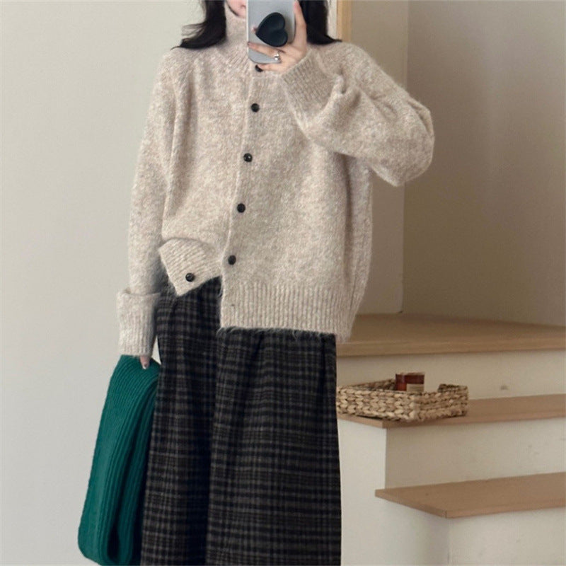 Cardigan pour femmes confortable avec détails de boutons fins et coupe décontractée Chic & Stil