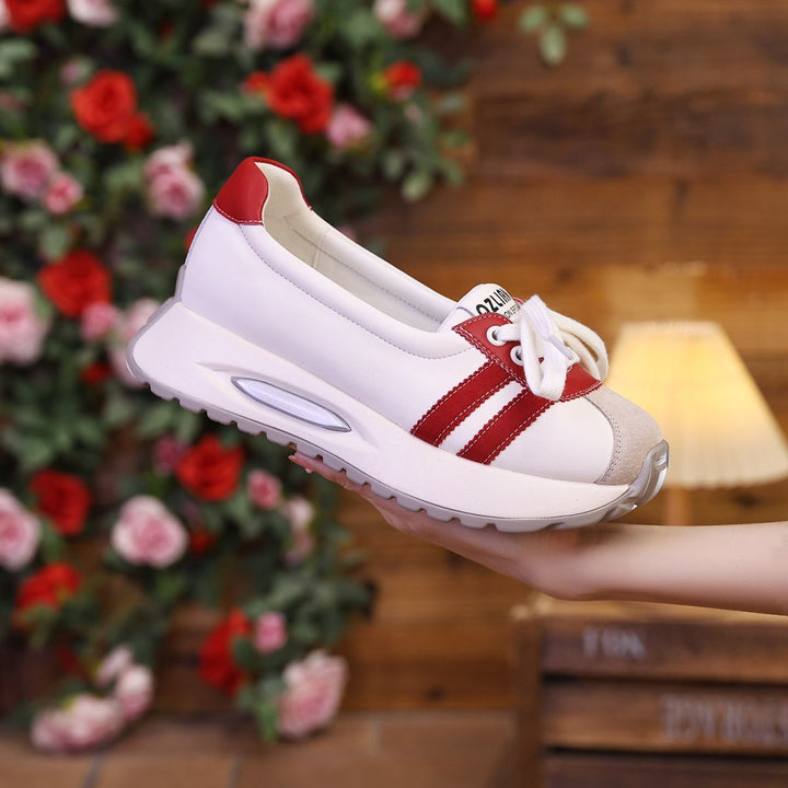 Comfortable sneakers for ladies in a trendy blend of leather and textile Lune London