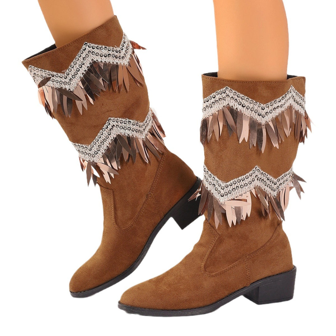 Fashionable women's boots with fringes and chic glitter details