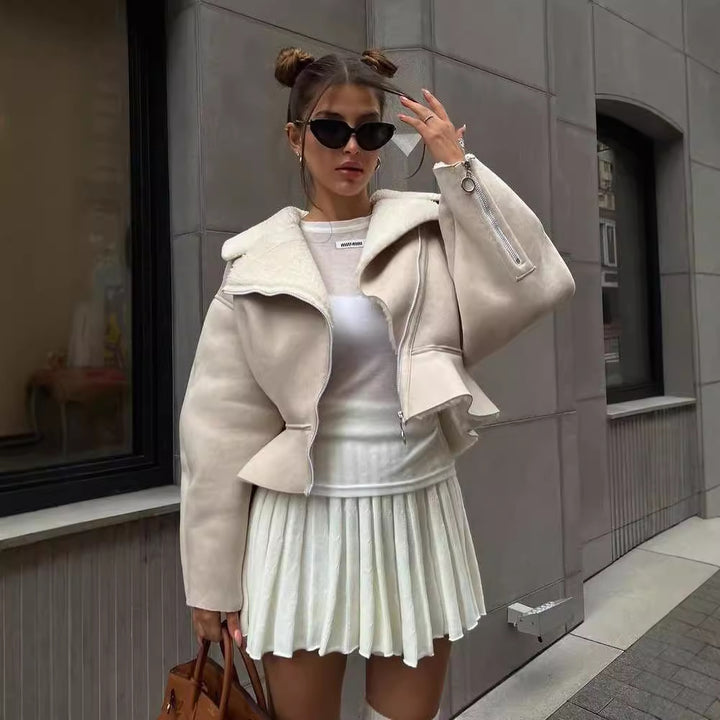Trendy short jacket for women with plush lining and zipper Lune London