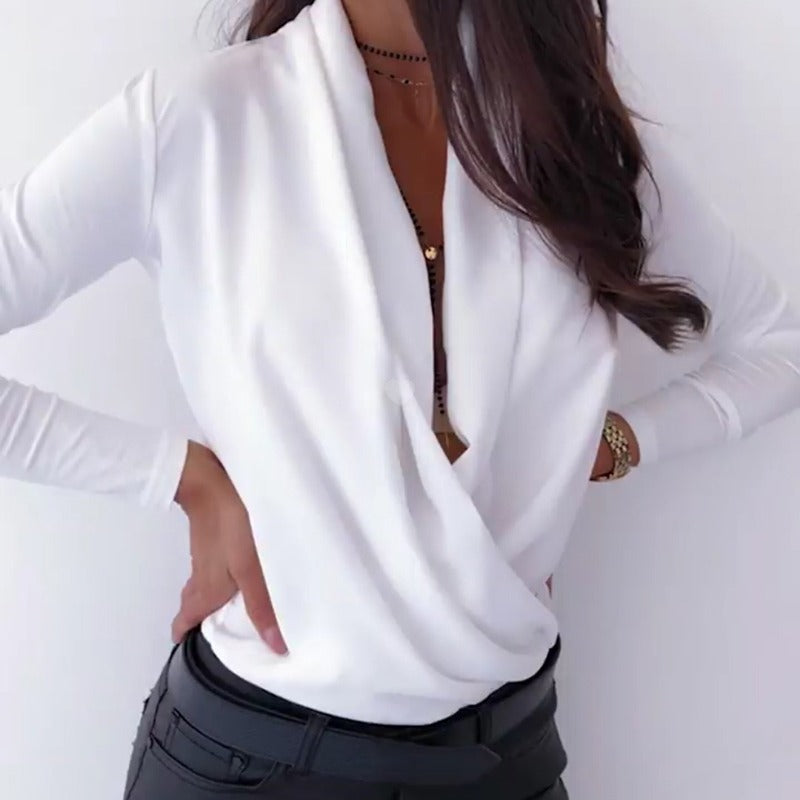 Blouse enveloppante pour femmes avec décolleté en V profond et élégantes manches longues Chic & Stil