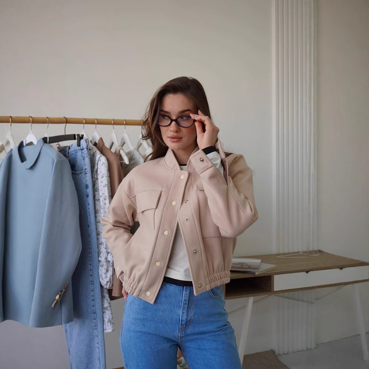 Trendy short jacket for ladies with practical pockets and cool collar Lune London