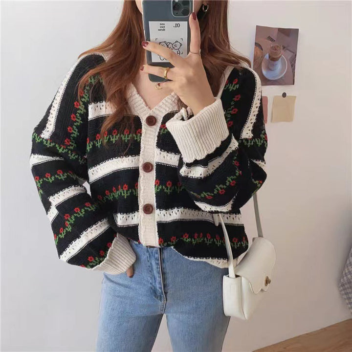 Knit jacket for women with nostalgic floral patterns and a generous cut Lune London