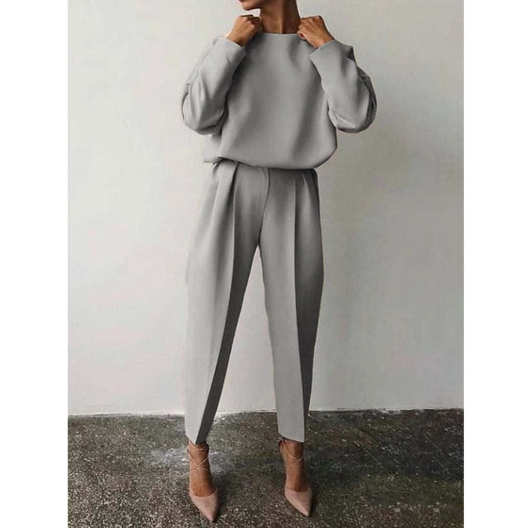 Trendy women's jumpsuit with loose fit and elegant puffed sleeves Lune London